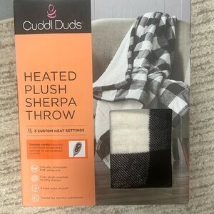 Cuddl Duds Heated Plush Sherpa Throw.
